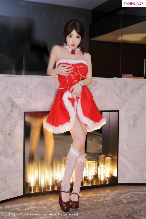   [XiuRen]高清写真图 2024.12.24 No.9650 桃妖天 圣诞主题第13张图片